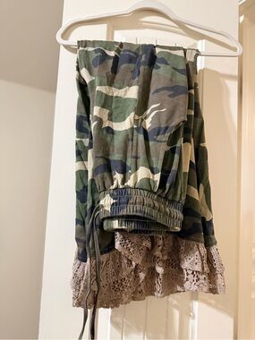 Women’s Vintage Lace Camo Joggers